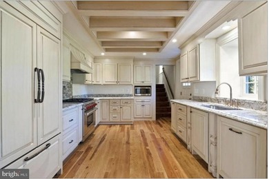 For Sale Subject to Existing Lease. A Long Tree Lined Drive - photo 8