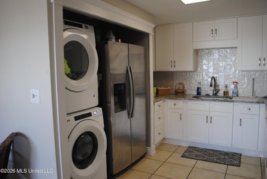 Investors dream. This unit has a signed 1 year lease with a - photo 8