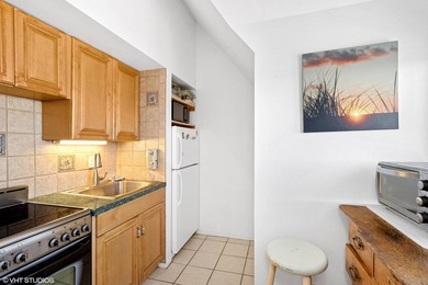 Enjoy crisp water and sunset views over Fort Pond Bay and - photo 3