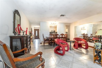 Lake Townhome/Townhouse For Sale in Hialeah, Florida