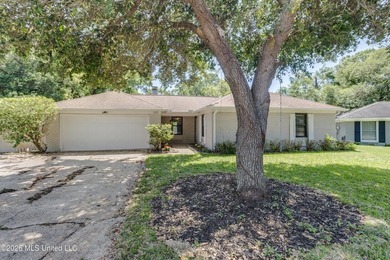 Welcome to 10 Dogwood Dr in Gulfport, MS--a beautifully updated - photo 2