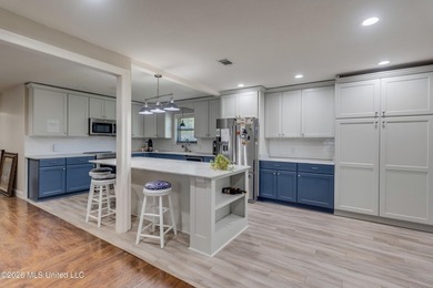 Welcome to 10 Dogwood Dr in Gulfport, MS--a beautifully updated - photo 5