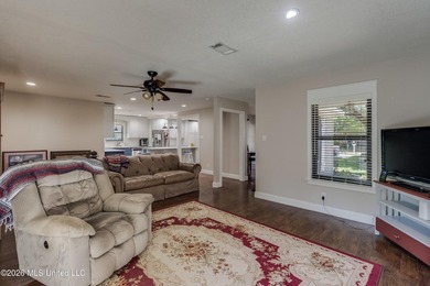 Welcome to 10 Dogwood Dr in Gulfport, MS--a beautifully updated - photo 7