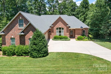 Lake Home For Sale in Lincolnton, North Carolina