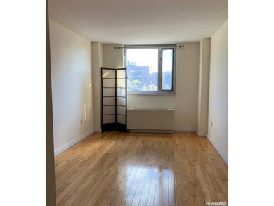 In the heart of downtown flushing, this condominium is in the - photo 5