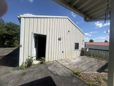 Motivated Seller!  3 bay garage. - photo 14