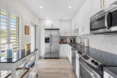 Beautifully updated 2-bedroom, 2-bath second-floor residence in - photo 3