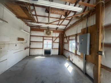 Motivated Seller!  3 bay garage. - photo 7