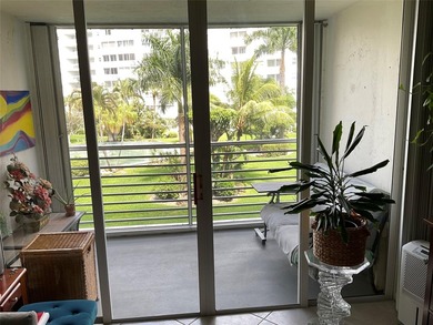 READY TO MOVE IN. NICELY UPDATED 2 BED 2 BATH UNIT OFFERS