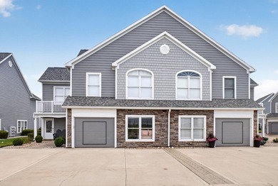 Lake Living at Its Best! Enjoy waterfront living in this - photo 3