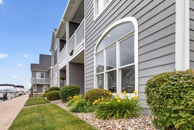 Lake Living at Its Best! Enjoy waterfront living in this - photo 6