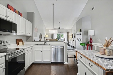 Bright, open, and thoughtfully refreshed, this end-unit - photo 4