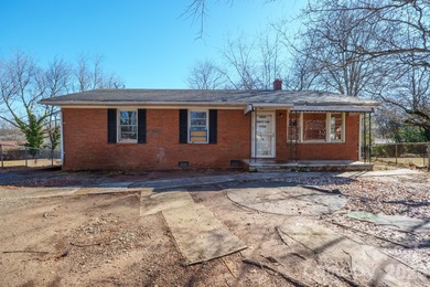 Lake Norman Home Active Under Contract in Davidson North Carolina