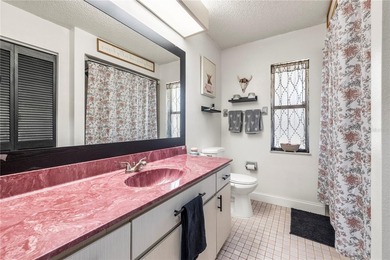 Under contract-accepting backup offers. Move-in ready 2-bedroom - photo 22