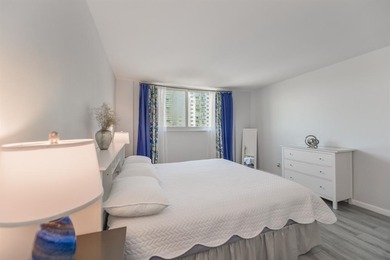 Spectacular 2 Bedroom plus Den and 2 bath for sale! Spacious Den