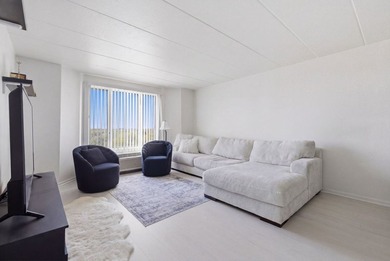 WELCOME to this beautiful maintained condo located in the heart - photo 9