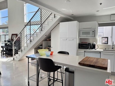 CORNER LOFT | SECOND FLOOR | STUNNING LIGHT l MARINA DEL REY - photo 7