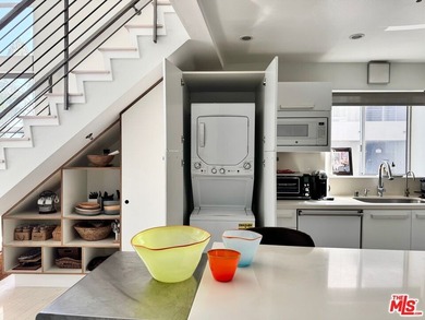 CORNER LOFT | SECOND FLOOR | STUNNING LIGHT l MARINA DEL REY - photo 9