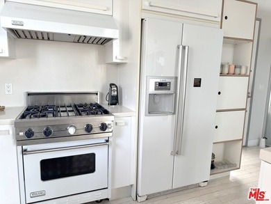 CORNER LOFT | SECOND FLOOR | STUNNING LIGHT l MARINA DEL REY - photo 10