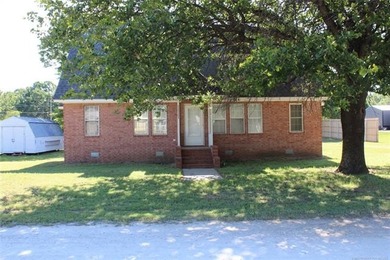 NEW PRICE!! Welcome to this bright and open 3-bedroom, 2.5-bath - photo 2