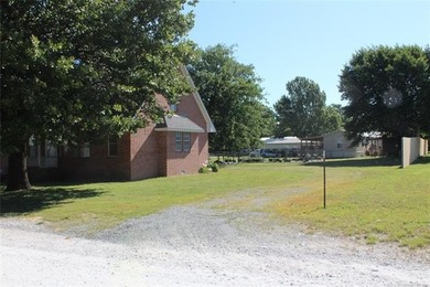 NEW PRICE!! Welcome to this bright and open 3-bedroom, 2.5-bath - photo 4