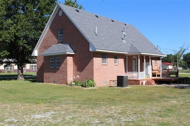 NEW PRICE!! Welcome to this bright and open 3-bedroom, 2.5-bath - photo 6