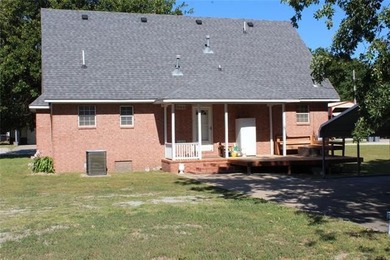 NEW PRICE!! Welcome to this bright and open 3-bedroom, 2.5-bath - photo 8