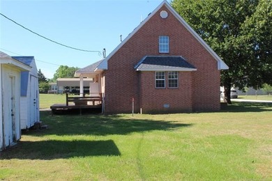 NEW PRICE!! Welcome to this bright and open 3-bedroom, 2.5-bath - photo 9
