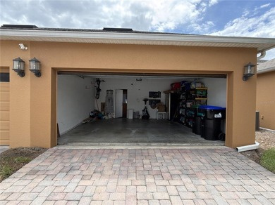 Beautiful 4-bedroom, 2.5-bathroom townhouse located in the - photo 3