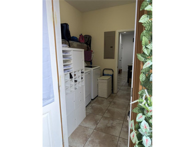 Beautiful 4-bedroom, 2.5-bathroom townhouse located in the - photo 6
