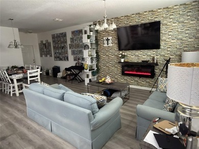 Beautiful 4-bedroom, 2.5-bathroom townhouse located in the - photo 8