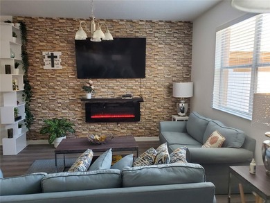 Beautiful 4-bedroom, 2.5-bathroom townhouse located in the - photo 9