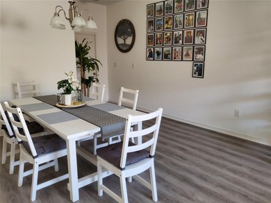 Beautiful 4-bedroom, 2.5-bathroom townhouse located in the - photo 10