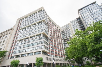 AMAZING LAKEVIEW LOCATION! Bright and well-maintained, freshly - photo 1