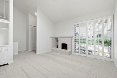 Just Reduced $100,000!!! Light and bright Seascape townhouse in - photo 1
