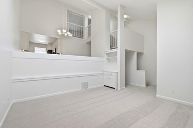 Just Reduced $100,000!!! Light and bright Seascape townhouse in - photo 2