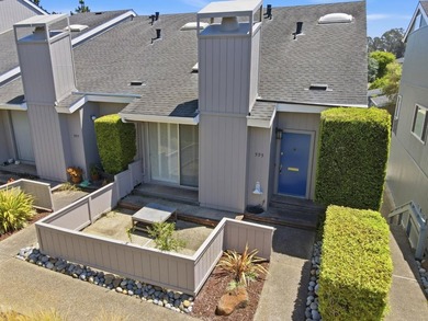 Just Reduced $100,000!!! Light and bright Seascape townhouse in - photo 5