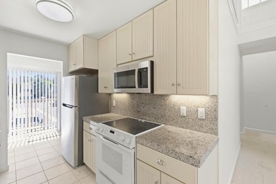 Just Reduced $100,000!!! Light and bright Seascape townhouse in - photo 8