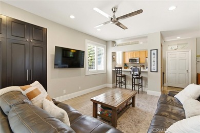 500 sqft patio! Corner/end unit, single-level living with no - photo 12