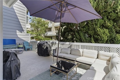 500 sqft patio! Corner/end unit, single-level living with no - photo 15