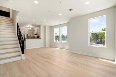 Beautifully renovated and move-in ready! This spacious 3-bedroom - photo 18
