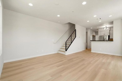 Beautifully renovated and move-in ready! This spacious 3-bedroom - photo 19
