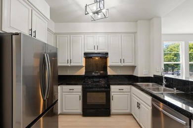 Beautifully renovated and move-in ready! This spacious 3-bedroom - photo 21