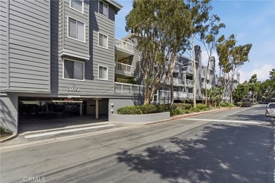 500 sqft patio! Corner/end unit, single-level living with no - photo 25