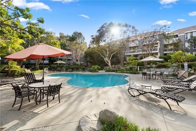 500 sqft patio! Corner/end unit, single-level living with no - photo 26