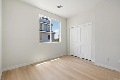 Beautifully renovated and move-in ready! This spacious 3-bedroom - photo 26