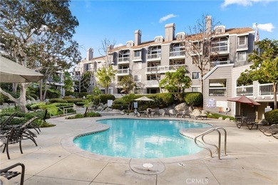 500 sqft patio! Corner/end unit, single-level living with no - photo 27
