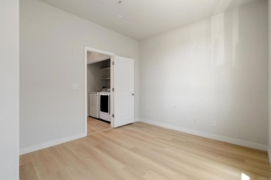 Beautifully renovated and move-in ready! This spacious 3-bedroom - photo 28