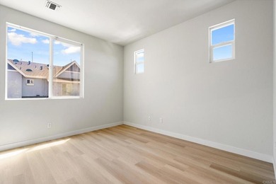 Beautifully renovated and move-in ready! This spacious 3-bedroom - photo 32