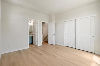 Beautifully renovated and move-in ready! This spacious 3-bedroom - photo 33
